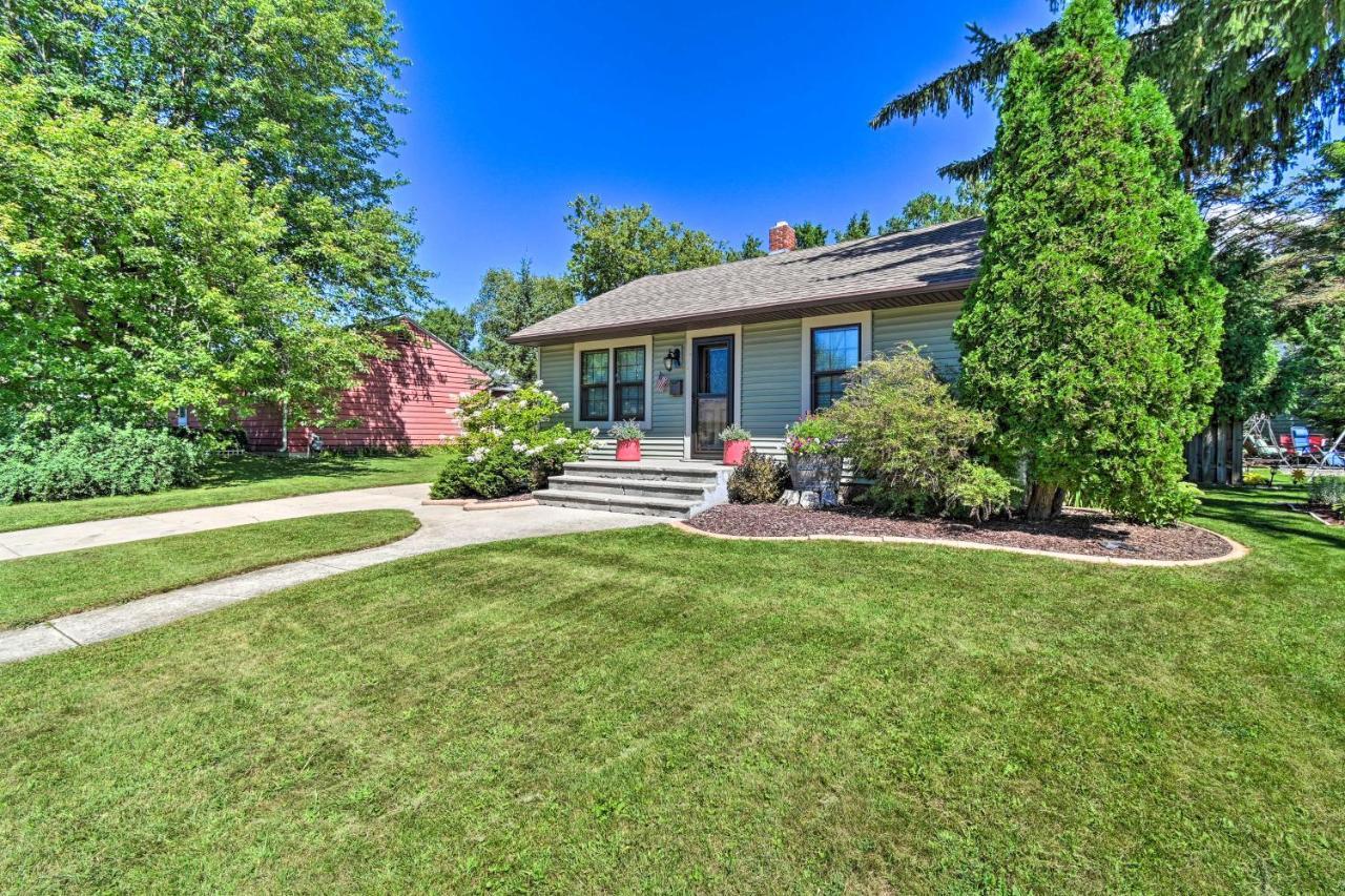 Modern Home With Backyard, 1 Mi To Dtwn Sturgeon Bay Exteriör bild